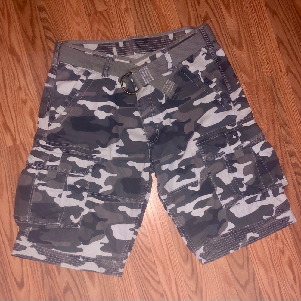 Men’s grey Levi’s cargo shorts like new